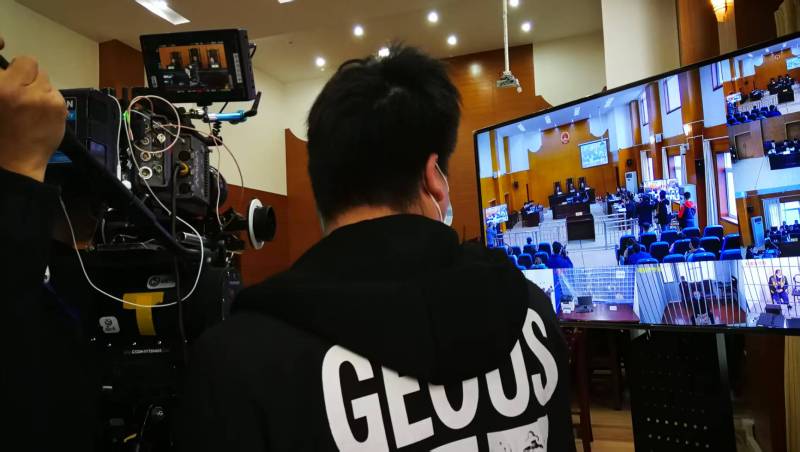 AI生成VS人工创意——防城港广告片拍摄公司的技术浪漫主义实践